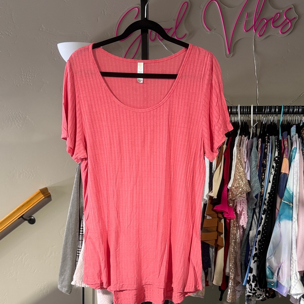 LuLaRoe Coral Short Sleeve Top - Picture 1 of 3
